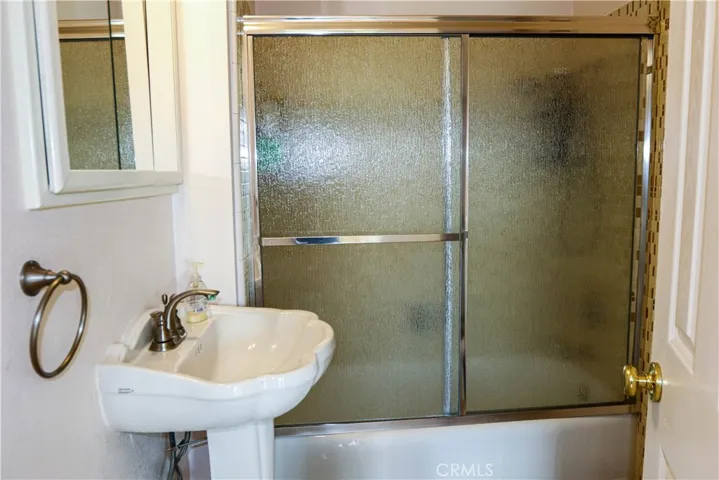 5435 Yarmouth Avenue 8, Encino, California 91316