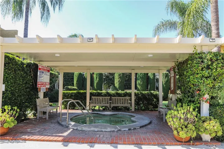 5435 Yarmouth Avenue 8, Encino, California 91316