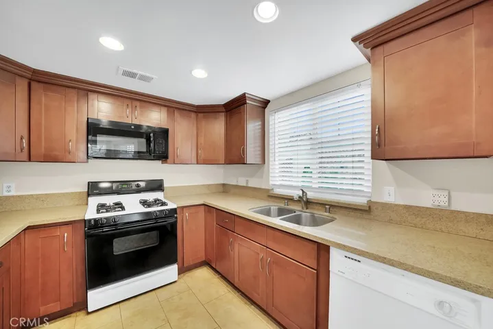 70 Alicante Aisle 95, Irvine, California 92614