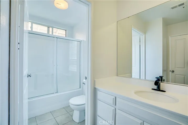 JACK&JILL BATHROOM