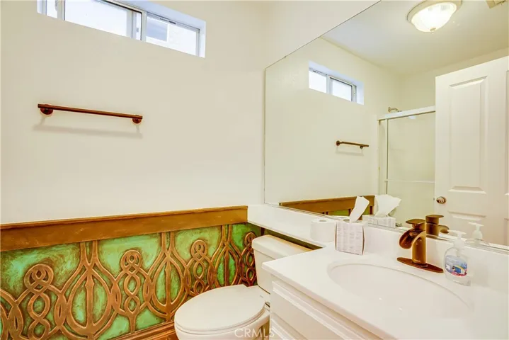 MAIN FLOOR BATH