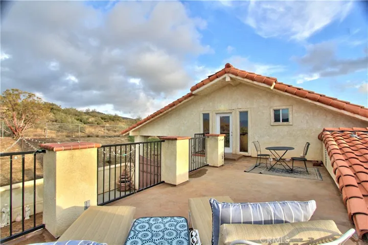 Wonderful view deck off second story bonus room