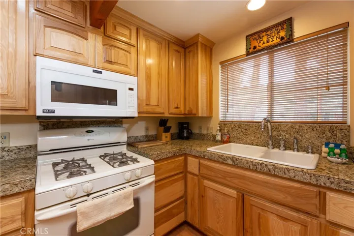 747 Vista Avenue, Sugar Loaf, California 92386