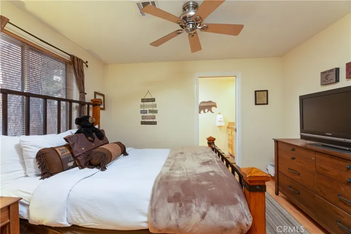 747 Vista Avenue, Sugar Loaf, California 92386