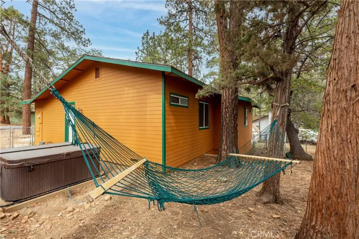 747 Vista Avenue, Sugar Loaf, California 92386
