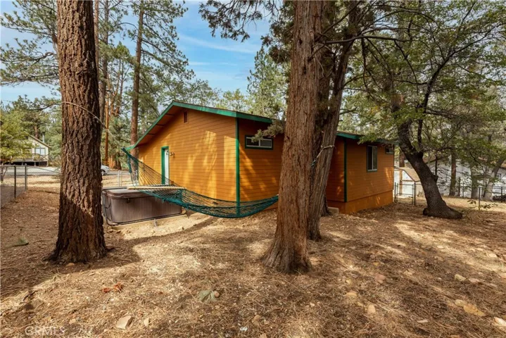 747 Vista Avenue, Sugar Loaf, California 92386