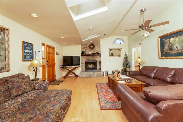 747 Vista Avenue, Sugar Loaf, California 92386