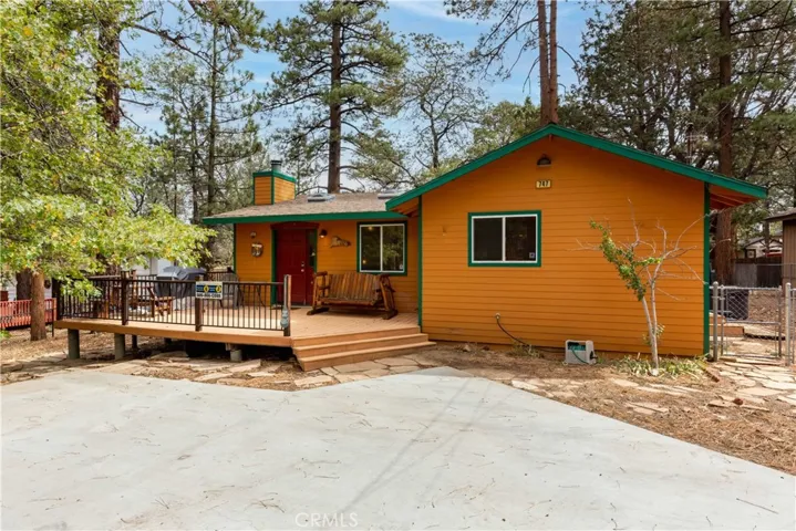 747 Vista Avenue, Sugar Loaf, California 92386