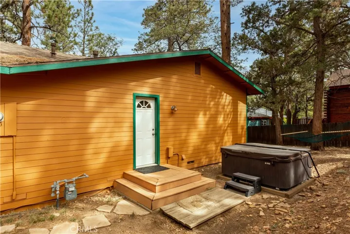 747 Vista Avenue, Sugar Loaf, California 92386