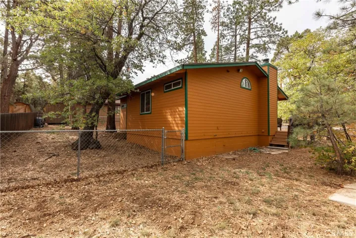 747 Vista Avenue, Sugar Loaf, California 92386