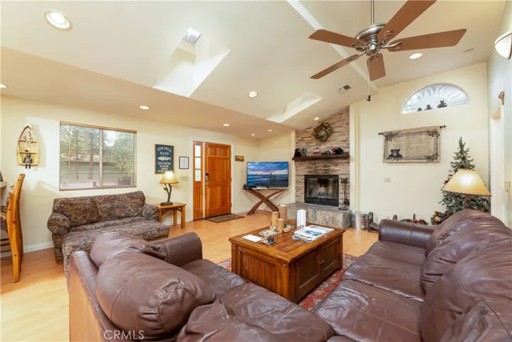 747 Vista Avenue, Sugar Loaf, California 92386