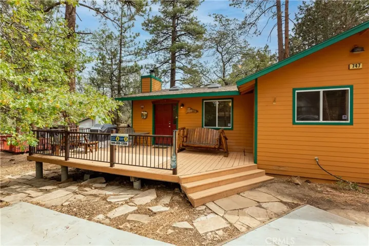 747 Vista Avenue, Sugar Loaf, California 92386