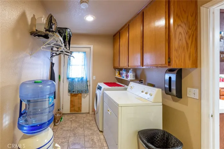 Laundry room between garage and kitchen