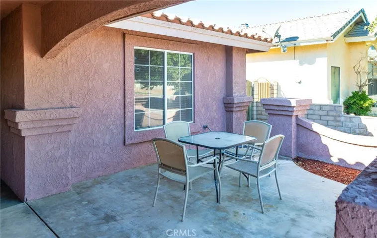 Front porch area to view sunsets across North lake