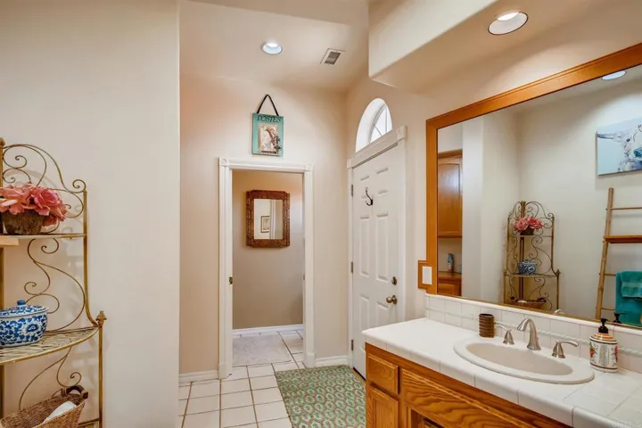 2240 1/8 Buena Creek Road, Vista, California 92084