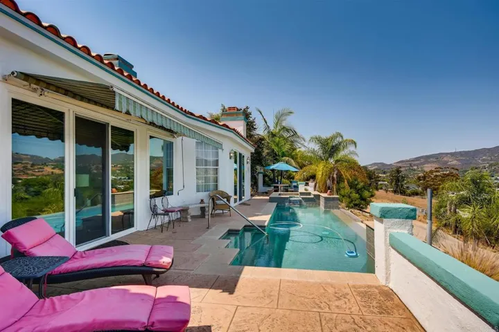 2240 1/8 Buena Creek Road, Vista, California 92084