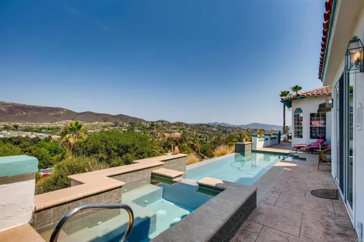 2240 1/8 Buena Creek Road, Vista, California 92084