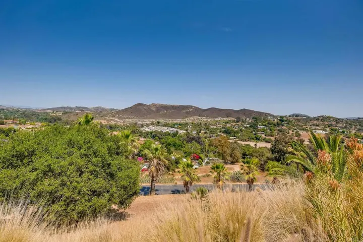 2240 1/8 Buena Creek Road, Vista, California 92084