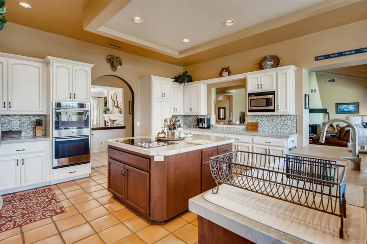 2240 1/8 Buena Creek Road, Vista, California 92084