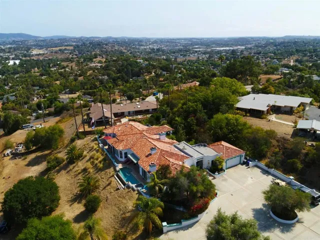 2240 1/8 Buena Creek Road, Vista, California 92084