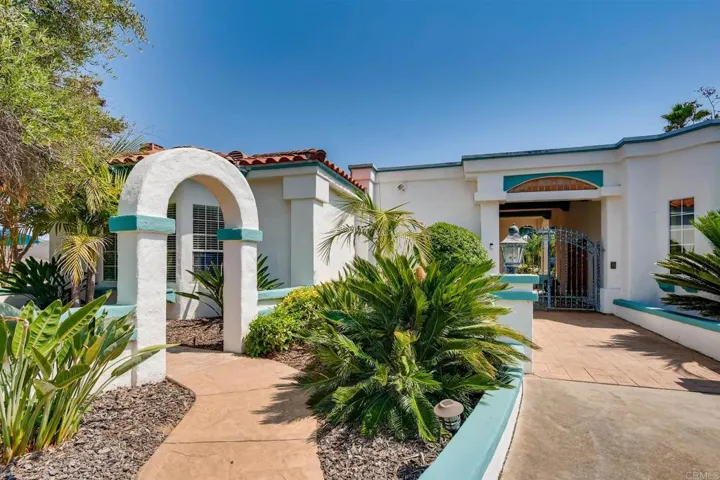 2240 1/8 Buena Creek Road, Vista, California 92084