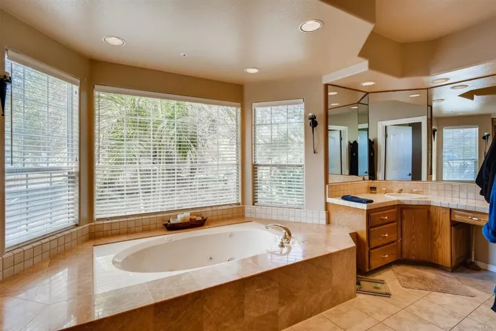 2240 1/8 Buena Creek Road, Vista, California 92084