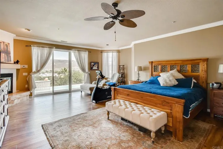 2240 1/8 Buena Creek Road, Vista, California 92084