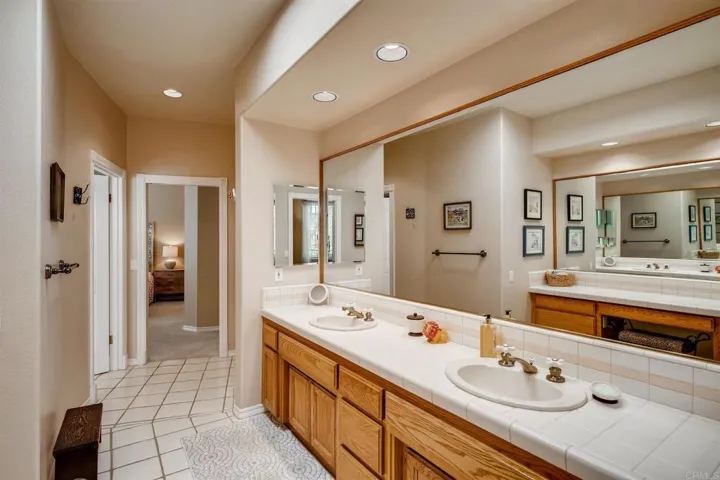2240 1/8 Buena Creek Road, Vista, California 92084