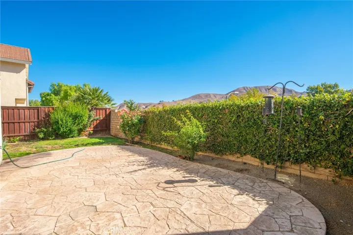 4002 Lost Springs Drive, Calabasas, California 91301