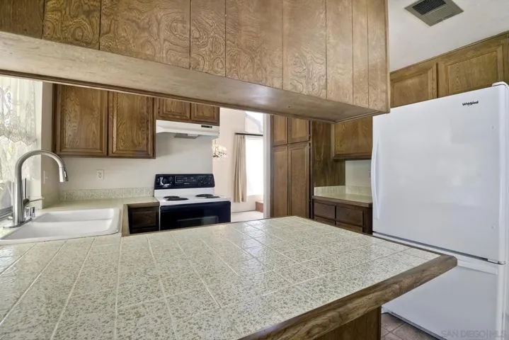 14445 Hillndale Way, Poway, California 92064