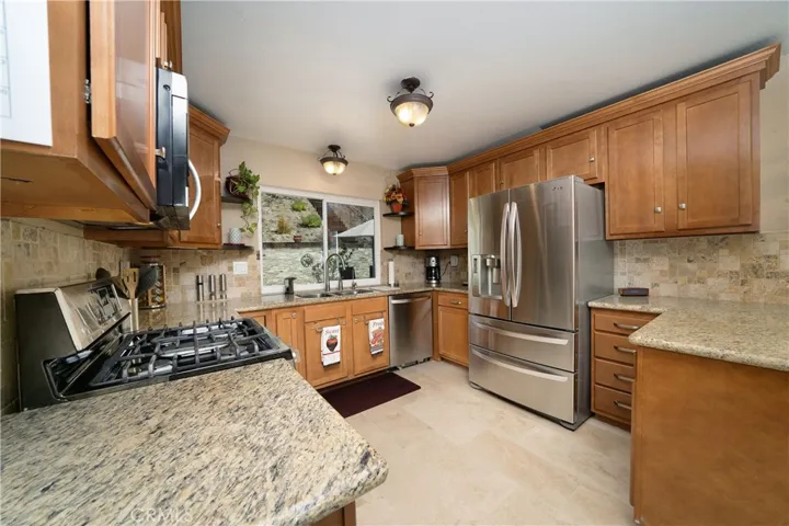 27181 Valleymont Road, Lake Forest, California 92630
