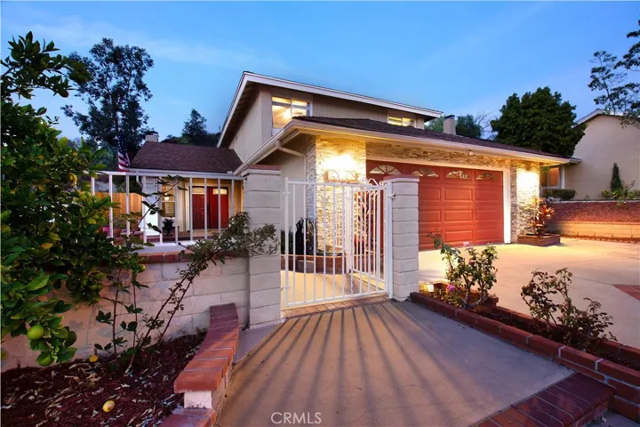 27181 Valleymont Road, Lake Forest, California 92630