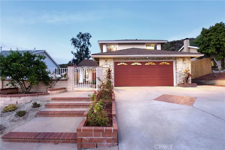 27181 Valleymont Road, Lake Forest, California 92630