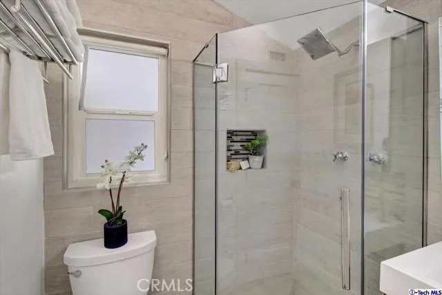 5321 Royer Avenue, Woodland Hills, California 91367