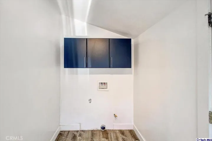 5321 Royer Avenue, Woodland Hills, California 91367