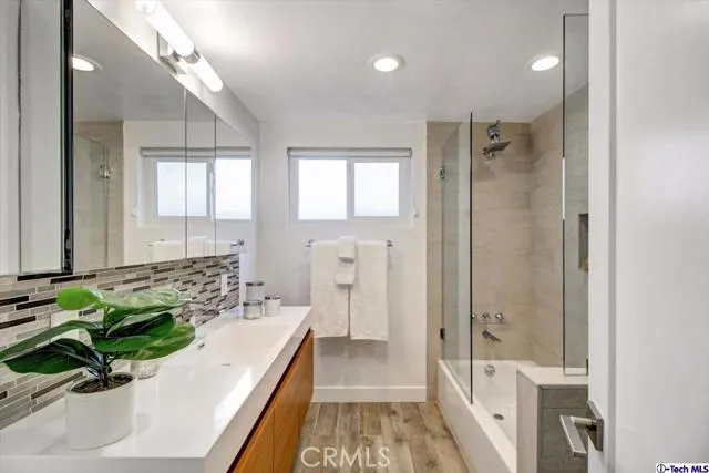 5321 Royer Avenue, Woodland Hills, California 91367