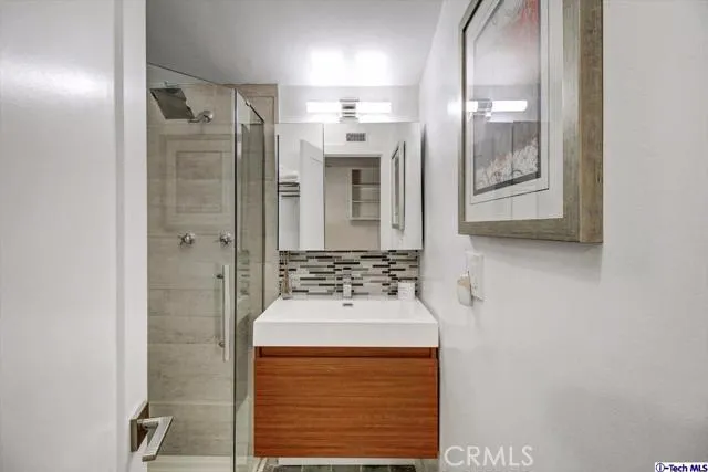 5321 Royer Avenue, Woodland Hills, California 91367