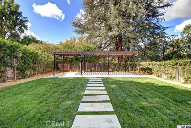 5321 Royer Avenue, Woodland Hills, California 91367