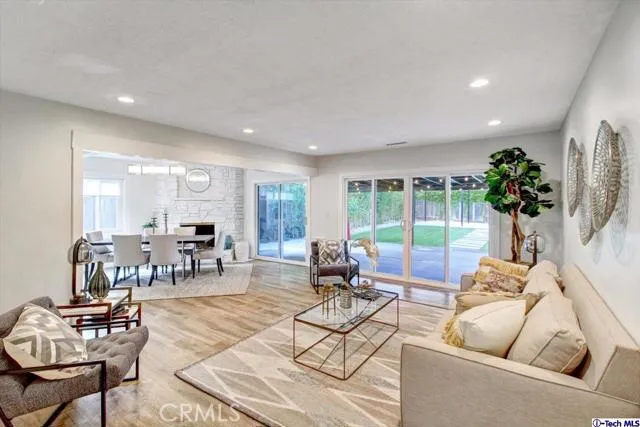 5321 Royer Avenue, Woodland Hills, California 91367