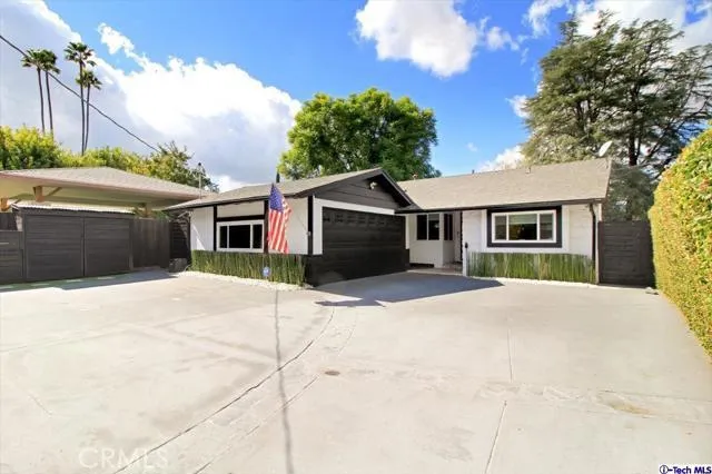 5321 Royer Avenue, Woodland Hills, California 91367