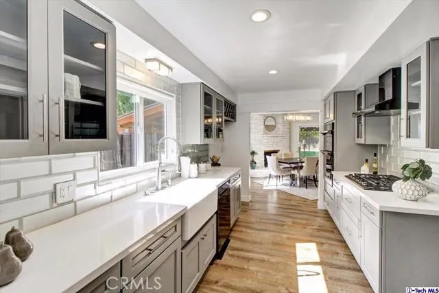 5321 Royer Avenue, Woodland Hills, California 91367