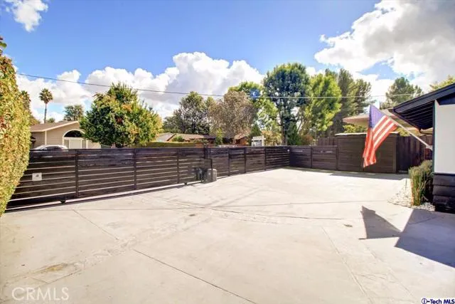 5321 Royer Avenue, Woodland Hills, California 91367
