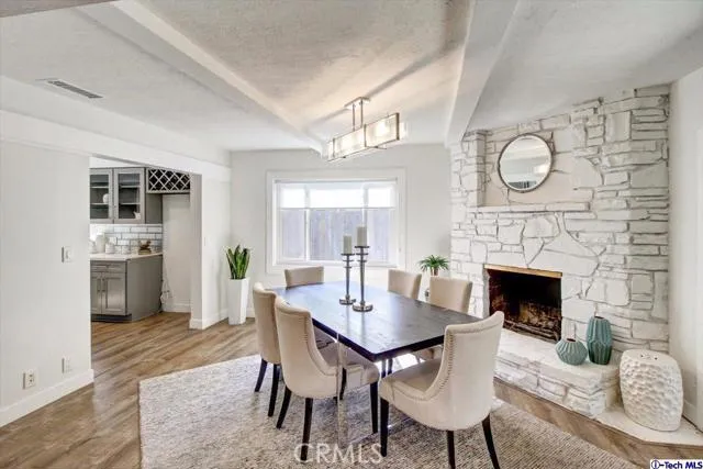 5321 Royer Avenue, Woodland Hills, California 91367