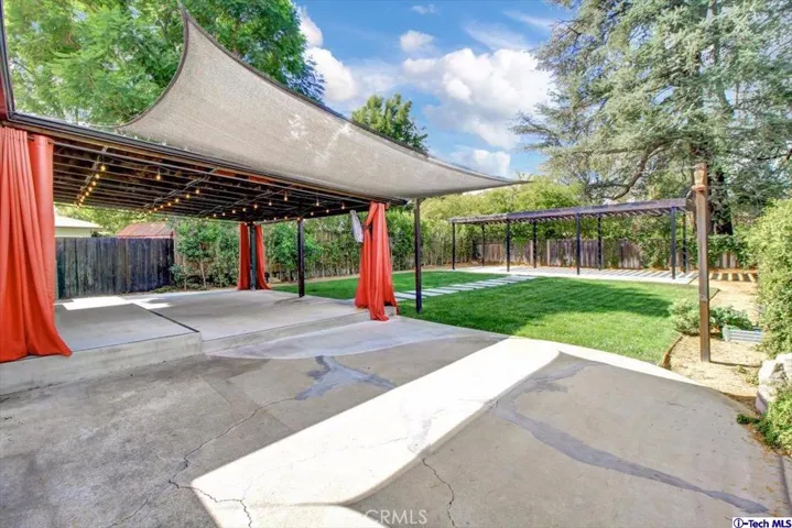 5321 Royer Avenue, Woodland Hills, California 91367