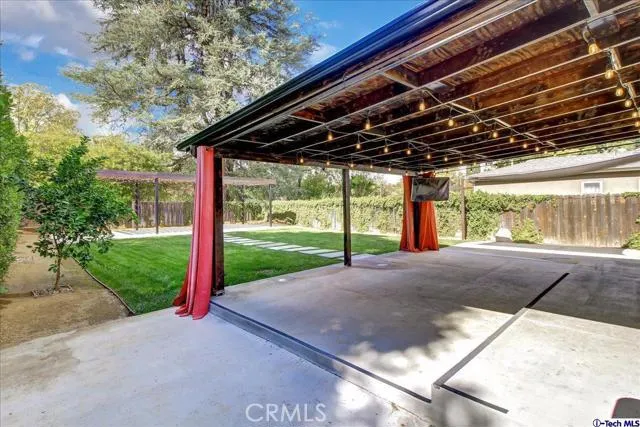 5321 Royer Avenue, Woodland Hills, California 91367