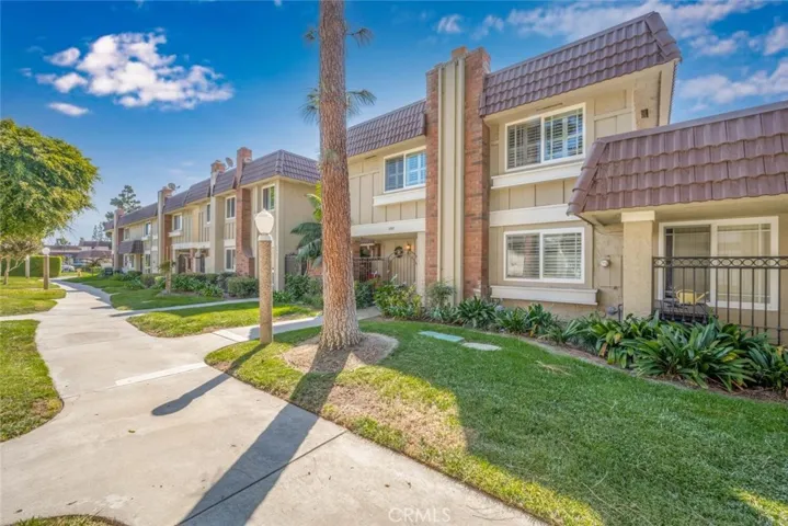 6801 Seabrook Way, Cypress, California 90630