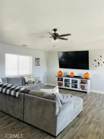 15182 Temecula Road, Apple Valley, California 92307