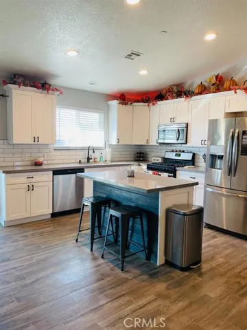 15182 Temecula Road, Apple Valley, California 92307