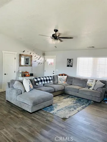 15182 Temecula Road, Apple Valley, California 92307
