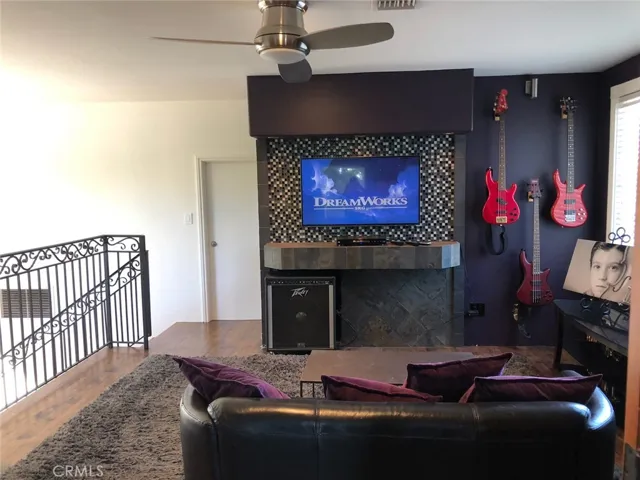 Loft sitting, TV, or Office space!